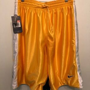 Nike Basketball Shorts. LARGE